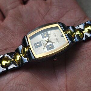Alan Fried Ladies Wristwatch Gold Tone Nugget Band Quartz Analog Wrist Watch